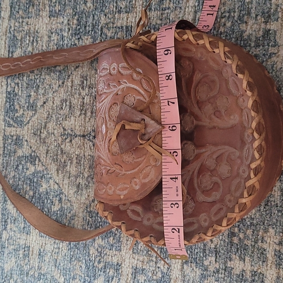 Hand Tooled Vintage Leather Bag - Picture 13 of 16